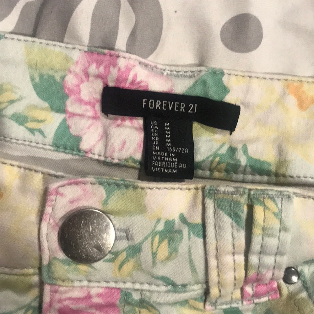 Shorts - Picture 3 of 3